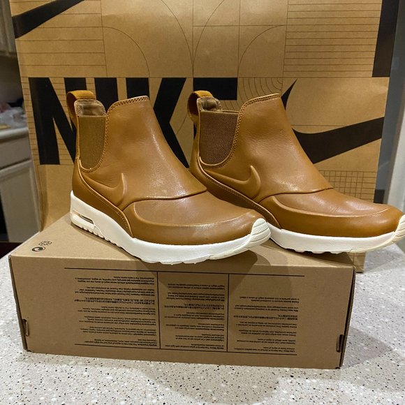 NIKE Air Max Thea Mid Shoe. One of the most liked shoes continue 2025. - Picture 10 of 13